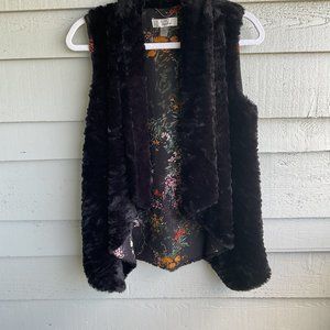 CUPIO SIGNATURE FAUX FUR VEST***MOB WIFE TREND